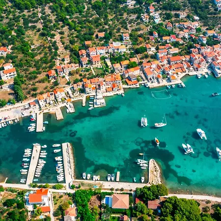 Marceline Vila Prvić Luka