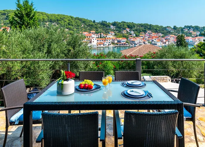 Marceline Villa Prvić Luka