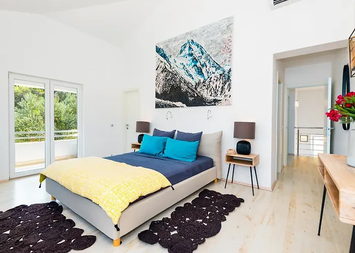 Marceline Villa Prvić Luka